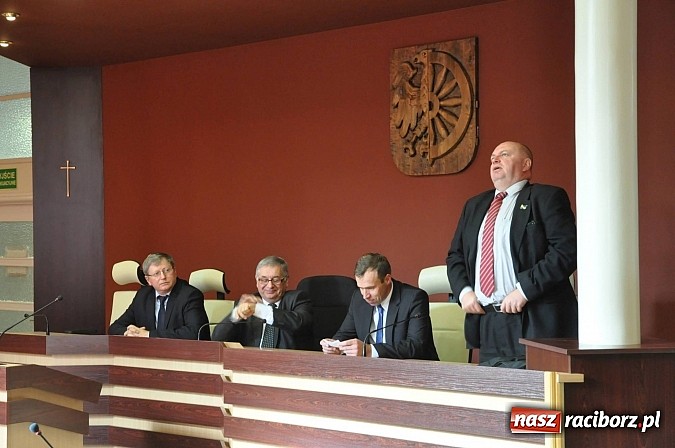 Zdjęcie w galerii na portalu naszraciborz.pl: Posłowie lewicy spotkali się z aktywem, czyli Zosia samosia i obsuwa na zbiorniku wiadomości z regionu