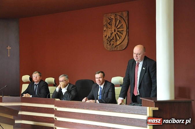 Zdjęcie w galerii na portalu naszraciborz.pl: Posłowie lewicy spotkali się z aktywem, czyli Zosia samosia i obsuwa na zbiorniku wiadomości z regionu