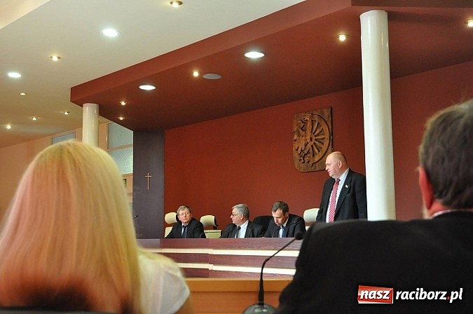 Zdjęcie w galerii na portalu naszraciborz.pl: Posłowie lewicy spotkali się z aktywem, czyli Zosia samosia i obsuwa na zbiorniku wiadomości z regionu