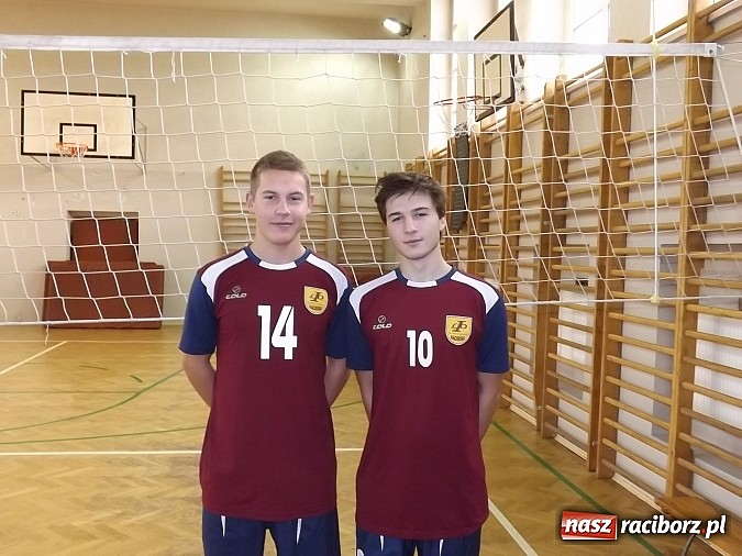 Zdjęcie w galerii na portalu naszraciborz.pl: Mistrzostwa Raciborza w dw&oacute;jkach siatkarskich wiadomości z regionu