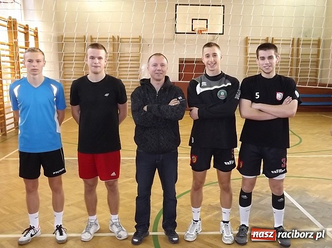 Zdjęcie w galerii na portalu naszraciborz.pl: Mistrzostwa Raciborza w dw&oacute;jkach siatkarskich wiadomości z regionu