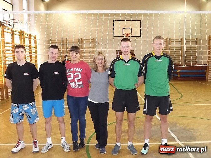 Zdjęcie w galerii na portalu naszraciborz.pl: Mistrzostwa Raciborza w dw&oacute;jkach siatkarskich wiadomości z regionu