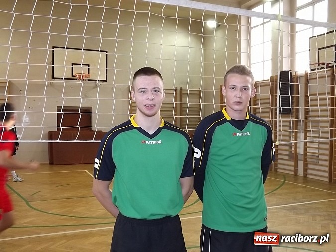 Zdjęcie w galerii na portalu naszraciborz.pl: Mistrzostwa Raciborza w dw&oacute;jkach siatkarskich wiadomości z regionu