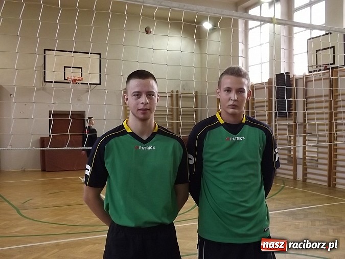 Zdjęcie w galerii na portalu naszraciborz.pl: Mistrzostwa Raciborza w dw&oacute;jkach siatkarskich wiadomości z regionu