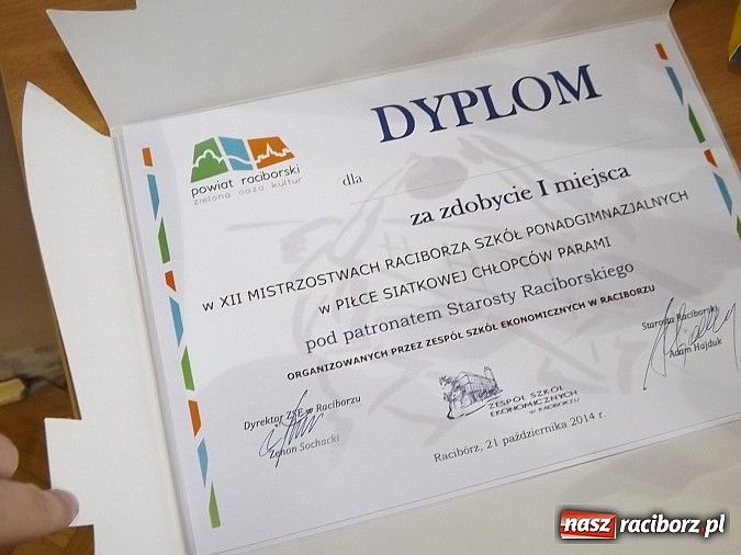 Zdjęcie w galerii na portalu naszraciborz.pl: Mistrzostwa Raciborza w dw&oacute;jkach siatkarskich wiadomości z regionu