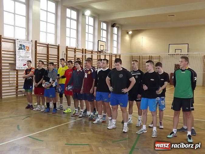 Zdjęcie w galerii na portalu naszraciborz.pl: Mistrzostwa Raciborza w dw&oacute;jkach siatkarskich wiadomości z regionu