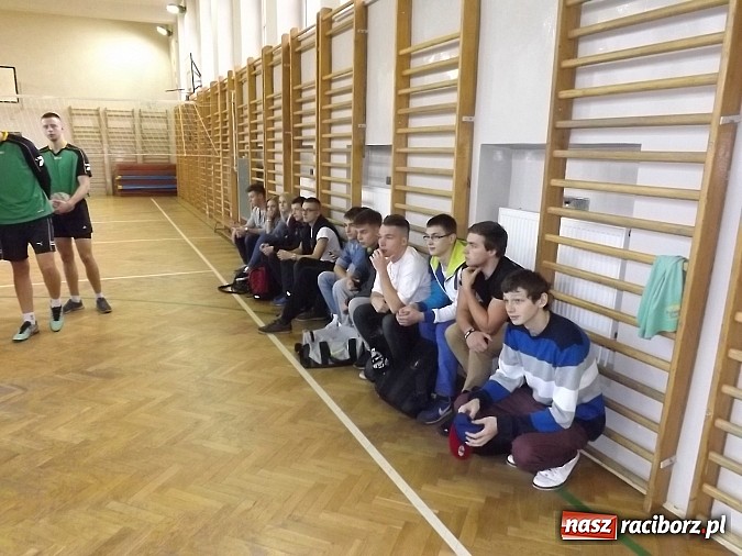 Zdjęcie w galerii na portalu naszraciborz.pl: Mistrzostwa Raciborza w dw&oacute;jkach siatkarskich wiadomości z regionu