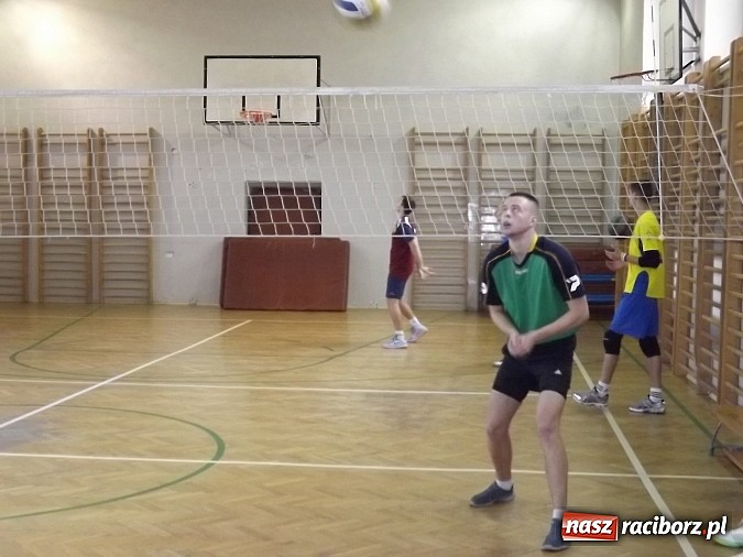 Zdjęcie w galerii na portalu naszraciborz.pl: Mistrzostwa Raciborza w dw&oacute;jkach siatkarskich wiadomości z regionu