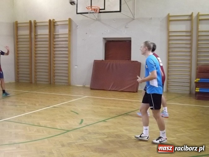 Zdjęcie w galerii na portalu naszraciborz.pl: Mistrzostwa Raciborza w dw&oacute;jkach siatkarskich wiadomości z regionu