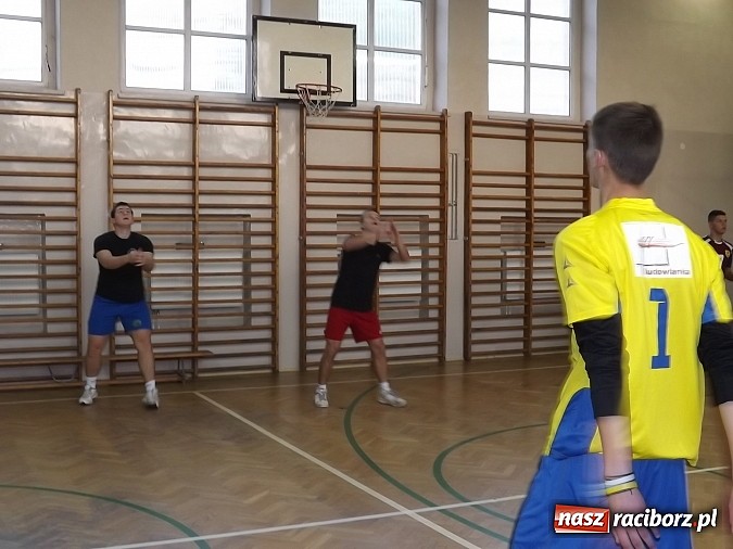 Zdjęcie w galerii na portalu naszraciborz.pl: Mistrzostwa Raciborza w dw&oacute;jkach siatkarskich wiadomości z regionu