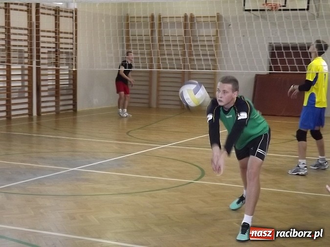 Zdjęcie w galerii na portalu naszraciborz.pl: Mistrzostwa Raciborza w dw&oacute;jkach siatkarskich wiadomości z regionu
