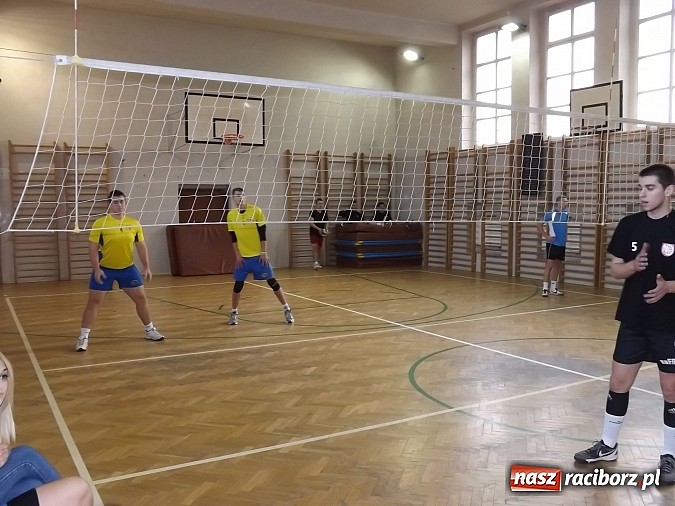 Zdjęcie w galerii na portalu naszraciborz.pl: Mistrzostwa Raciborza w dw&oacute;jkach siatkarskich wiadomości z regionu