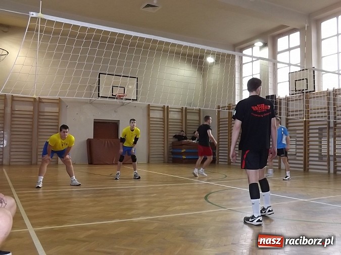 Zdjęcie w galerii na portalu naszraciborz.pl: Mistrzostwa Raciborza w dw&oacute;jkach siatkarskich wiadomości z regionu