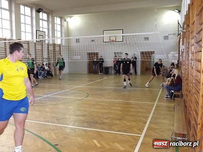 Zdjęcie w galerii na portalu naszraciborz.pl: Mistrzostwa Raciborza w dw&oacute;jkach siatkarskich wiadomości z regionu