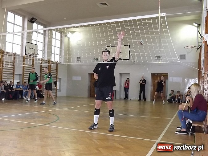 Zdjęcie w galerii na portalu naszraciborz.pl: Mistrzostwa Raciborza w dw&oacute;jkach siatkarskich wiadomości z regionu