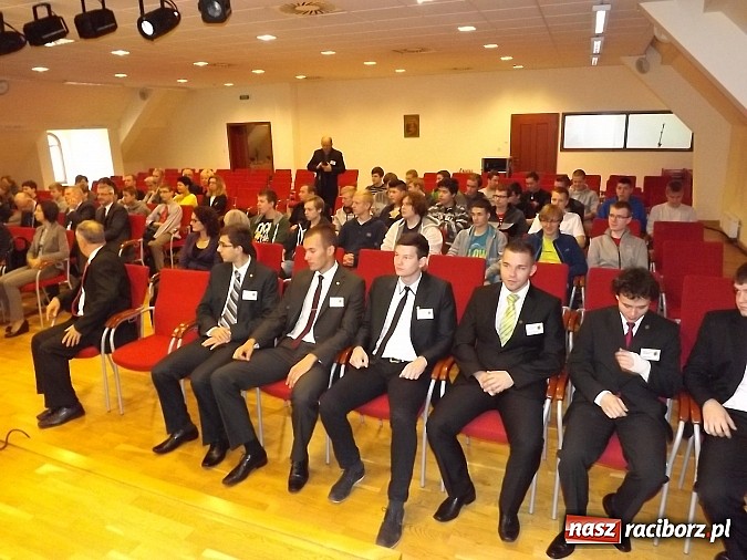 Zdjęcie w galerii na portalu naszraciborz.pl: Na zamku trwają VII Raciborskie Dni Nauki i Techniki  wiadomości z regionu