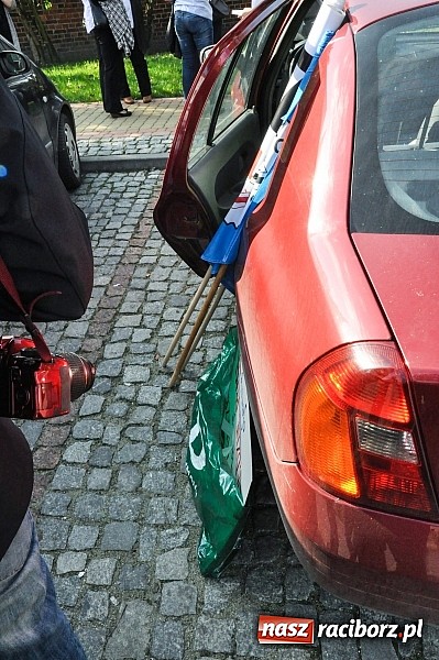 Zdjęcie w galerii na portalu naszraciborz.pl: Pikieta pielęgniarek z raciborskiego szpitala pod starostwem. Chcą dawno niewidzianych podwyżek! Starosta zobaczył czerwoną kartkę! wiadomości z regionu