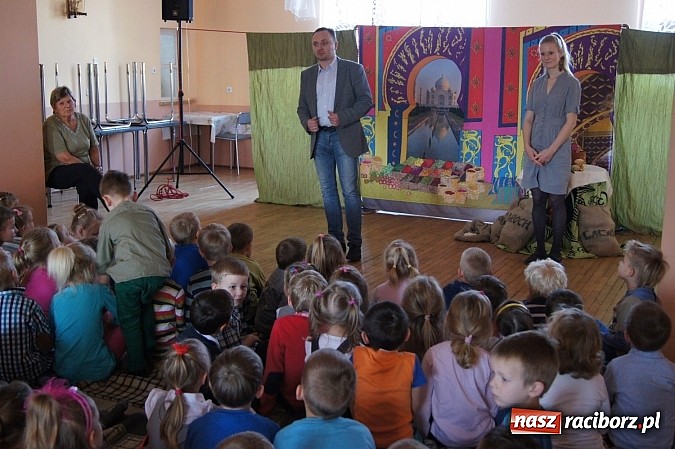 Zdjęcie w galerii na portalu naszraciborz.pl: Teatr wystąpił dla dzieci w GCK w Nędzy wiadomości z regionu