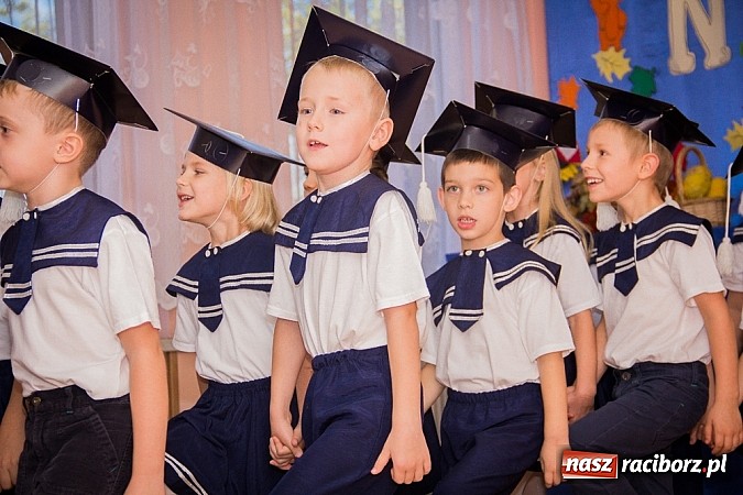 Zdjęcie w galerii na portalu naszraciborz.pl: Pasowanie na starszaka w Przedszkolu nr 11 wiadomości z regionu
