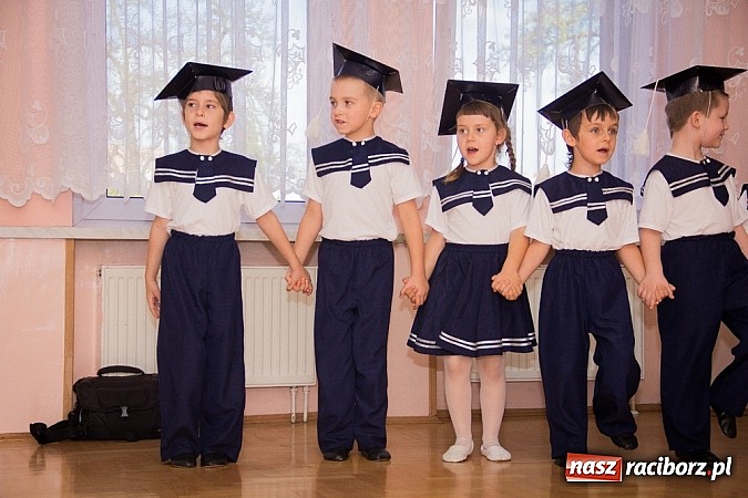 Zdjęcie w galerii na portalu naszraciborz.pl: Pasowanie na starszaka w Przedszkolu nr 11 wiadomości z regionu