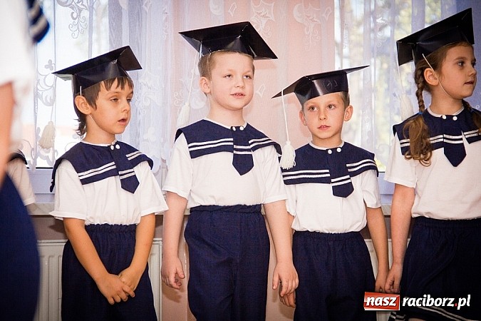 Zdjęcie w galerii na portalu naszraciborz.pl: Pasowanie na starszaka w Przedszkolu nr 11 wiadomości z regionu