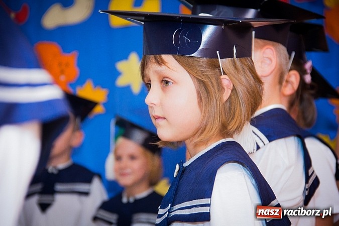 Zdjęcie w galerii na portalu naszraciborz.pl: Pasowanie na starszaka w Przedszkolu nr 11 wiadomości z regionu