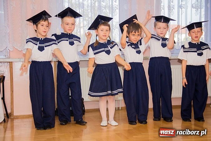 Zdjęcie w galerii na portalu naszraciborz.pl: Pasowanie na starszaka w Przedszkolu nr 11 wiadomości z regionu