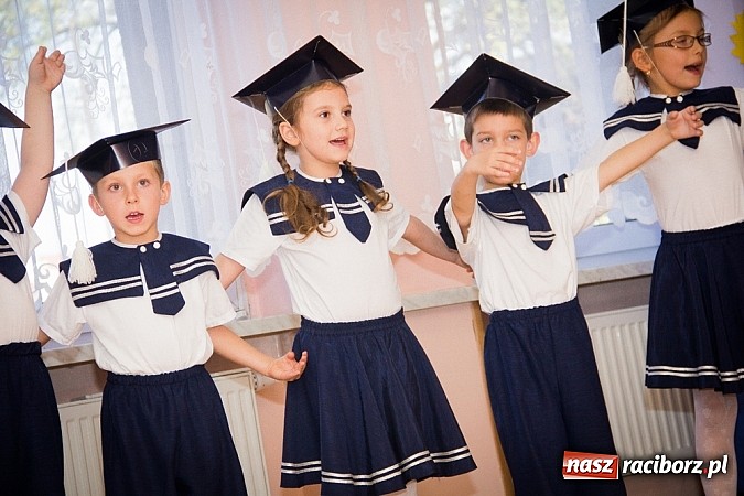 Zdjęcie w galerii na portalu naszraciborz.pl: Pasowanie na starszaka w Przedszkolu nr 11 wiadomości z regionu