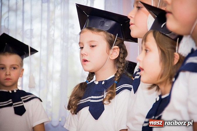 Zdjęcie w galerii na portalu naszraciborz.pl: Pasowanie na starszaka w Przedszkolu nr 11 wiadomości z regionu