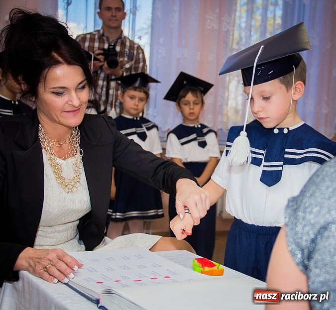 Zdjęcie w galerii na portalu naszraciborz.pl: Pasowanie na starszaka w Przedszkolu nr 11 wiadomości z regionu