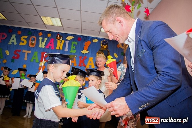 Zdjęcie w galerii na portalu naszraciborz.pl: Pasowanie na starszaka w Przedszkolu nr 11 wiadomości z regionu