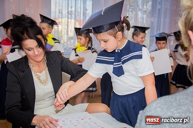 Zdjęcie w galerii na portalu naszraciborz.pl: Pasowanie na starszaka w Przedszkolu nr 11 wiadomości z regionu