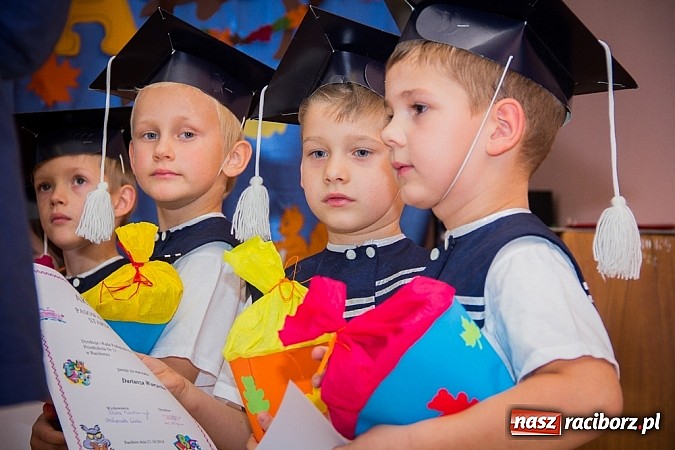 Zdjęcie w galerii na portalu naszraciborz.pl: Pasowanie na starszaka w Przedszkolu nr 11 wiadomości z regionu