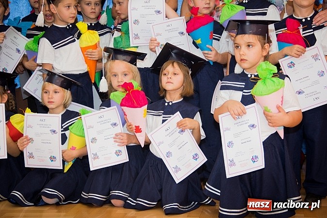 Zdjęcie w galerii na portalu naszraciborz.pl: Pasowanie na starszaka w Przedszkolu nr 11 wiadomości z regionu