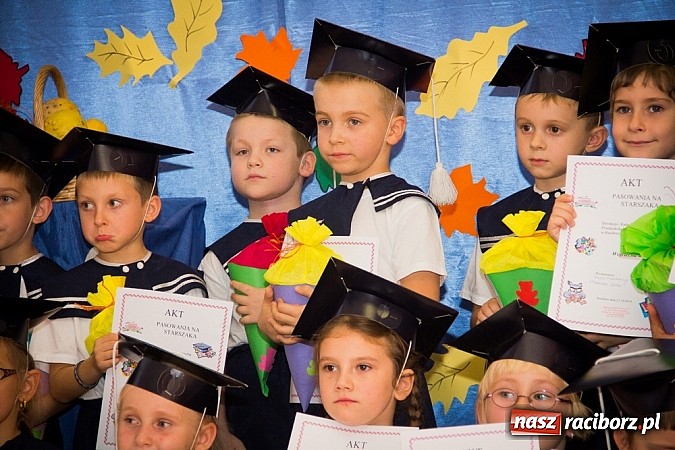 Zdjęcie w galerii na portalu naszraciborz.pl: Pasowanie na starszaka w Przedszkolu nr 11 wiadomości z regionu