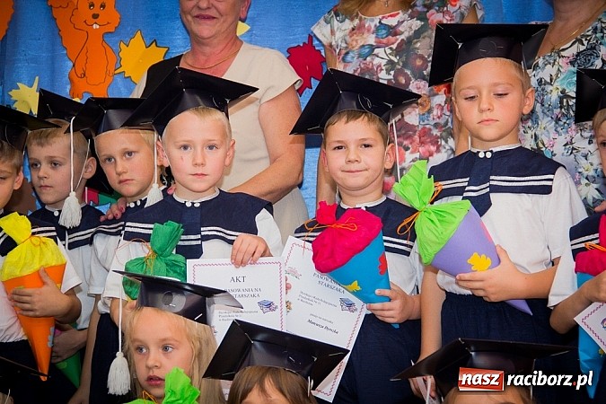 Zdjęcie w galerii na portalu naszraciborz.pl: Pasowanie na starszaka w Przedszkolu nr 11 wiadomości z regionu
