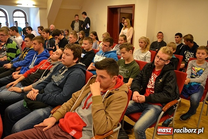 Zdjęcie w galerii na portalu naszraciborz.pl: O współczesnej nauce w średniowiecznych murach wiadomości z regionu