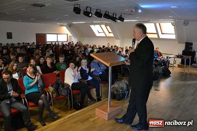 Zdjęcie w galerii na portalu naszraciborz.pl: O współczesnej nauce w średniowiecznych murach wiadomości z regionu