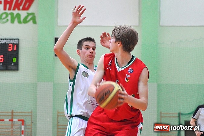 Zdjęcie w galerii na portalu naszraciborz.pl: Raciborscy koszykarze nie dali rady Dąbrowie Górniczej wiadomości z regionu
