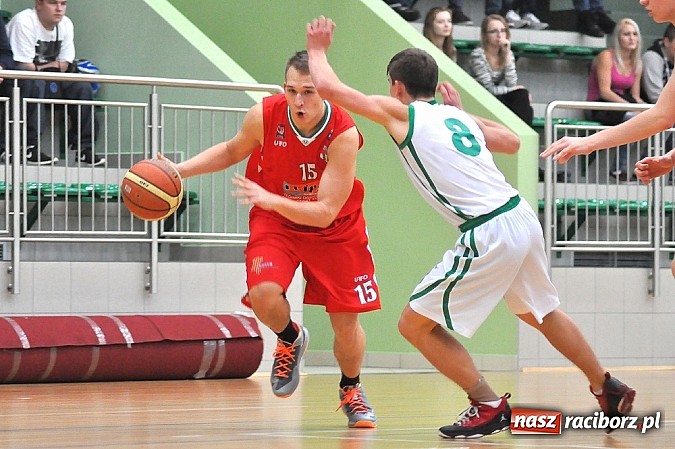 Zdjęcie w galerii na portalu naszraciborz.pl: Raciborscy koszykarze nie dali rady Dąbrowie Górniczej wiadomości z regionu