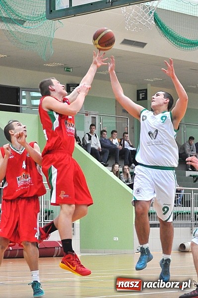 Zdjęcie w galerii na portalu naszraciborz.pl: Raciborscy koszykarze nie dali rady Dąbrowie Górniczej wiadomości z regionu