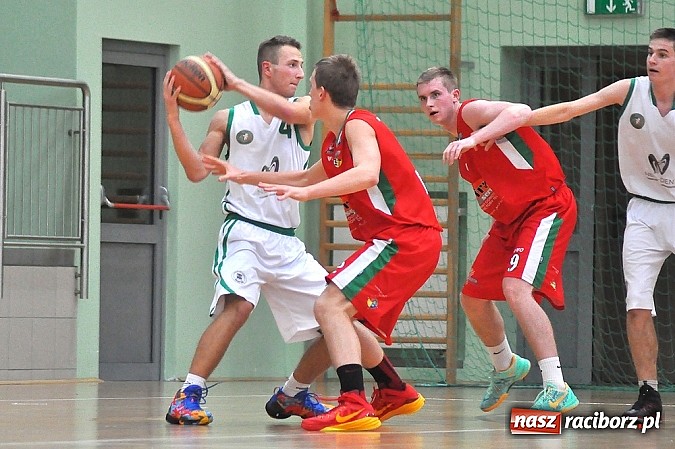 Zdjęcie w galerii na portalu naszraciborz.pl: Raciborscy koszykarze nie dali rady Dąbrowie Górniczej wiadomości z regionu