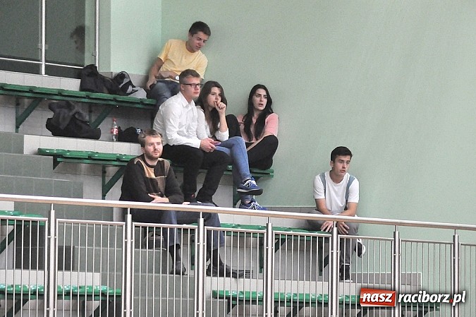 Zdjęcie w galerii na portalu naszraciborz.pl: Raciborscy koszykarze nie dali rady Dąbrowie Górniczej wiadomości z regionu