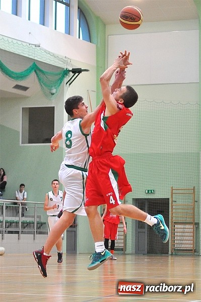 Zdjęcie w galerii na portalu naszraciborz.pl: Raciborscy koszykarze nie dali rady Dąbrowie Górniczej wiadomości z regionu