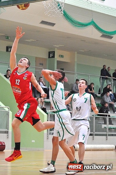 Zdjęcie w galerii na portalu naszraciborz.pl: Raciborscy koszykarze nie dali rady Dąbrowie Górniczej wiadomości z regionu