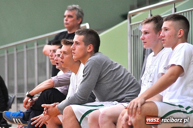 Zdjęcie w galerii na portalu naszraciborz.pl: Raciborscy koszykarze nie dali rady Dąbrowie Górniczej wiadomości z regionu