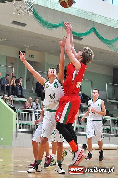 Zdjęcie w galerii na portalu naszraciborz.pl: Raciborscy koszykarze nie dali rady Dąbrowie Górniczej wiadomości z regionu