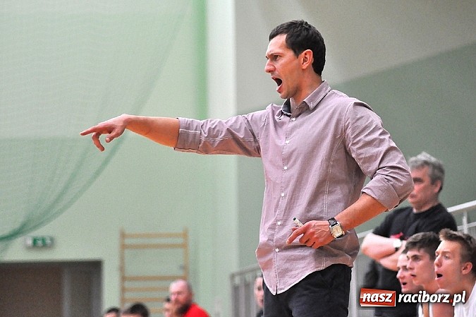 Zdjęcie w galerii na portalu naszraciborz.pl: Raciborscy koszykarze nie dali rady Dąbrowie Górniczej wiadomości z regionu