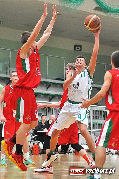 Zdjęcie w galerii na portalu naszraciborz.pl: Raciborscy koszykarze nie dali rady Dąbrowie Górniczej wiadomości z regionu