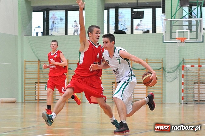 Zdjęcie w galerii na portalu naszraciborz.pl: Raciborscy koszykarze nie dali rady Dąbrowie Górniczej wiadomości z regionu